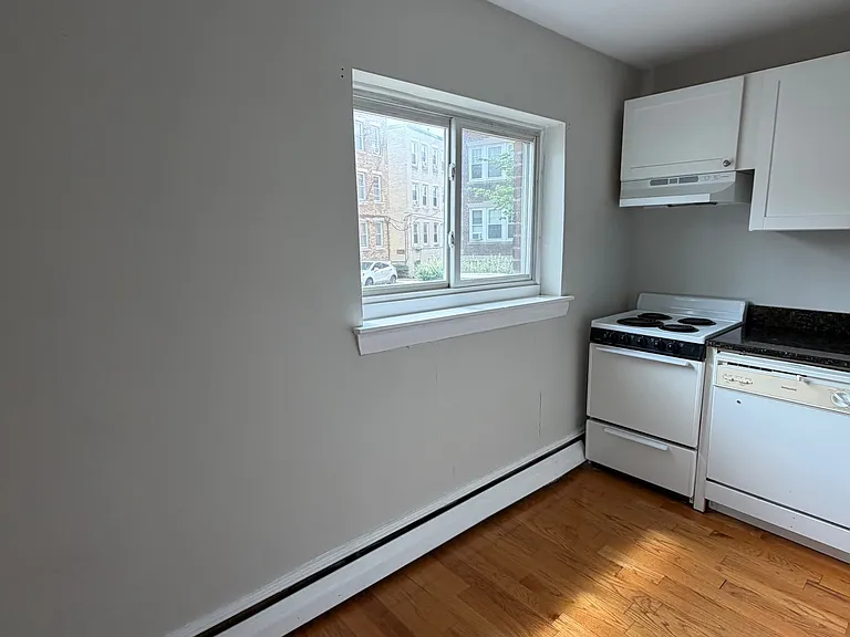 61 Selkirk Rd #3 — Photo 4