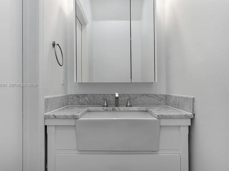 2098 Madeira Dr — Photo 31