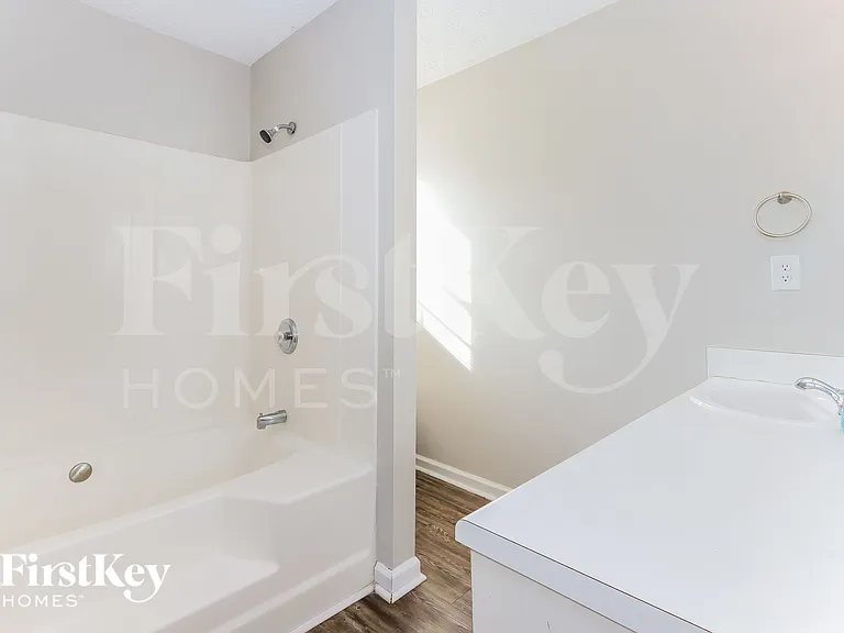 128 Greenleaf Dr — Photo 10