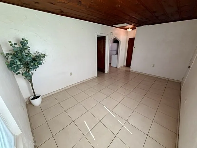 925 E Turney Ave — Photo 16
