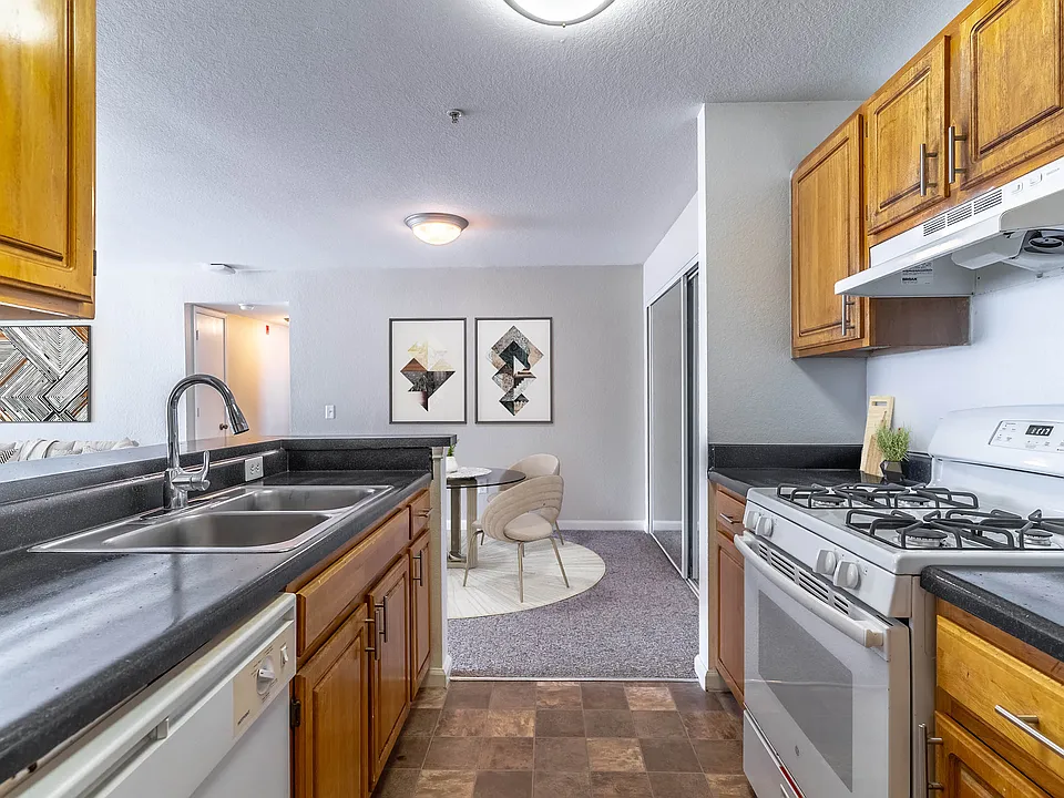 Retreat at Valencia Apartment Homes