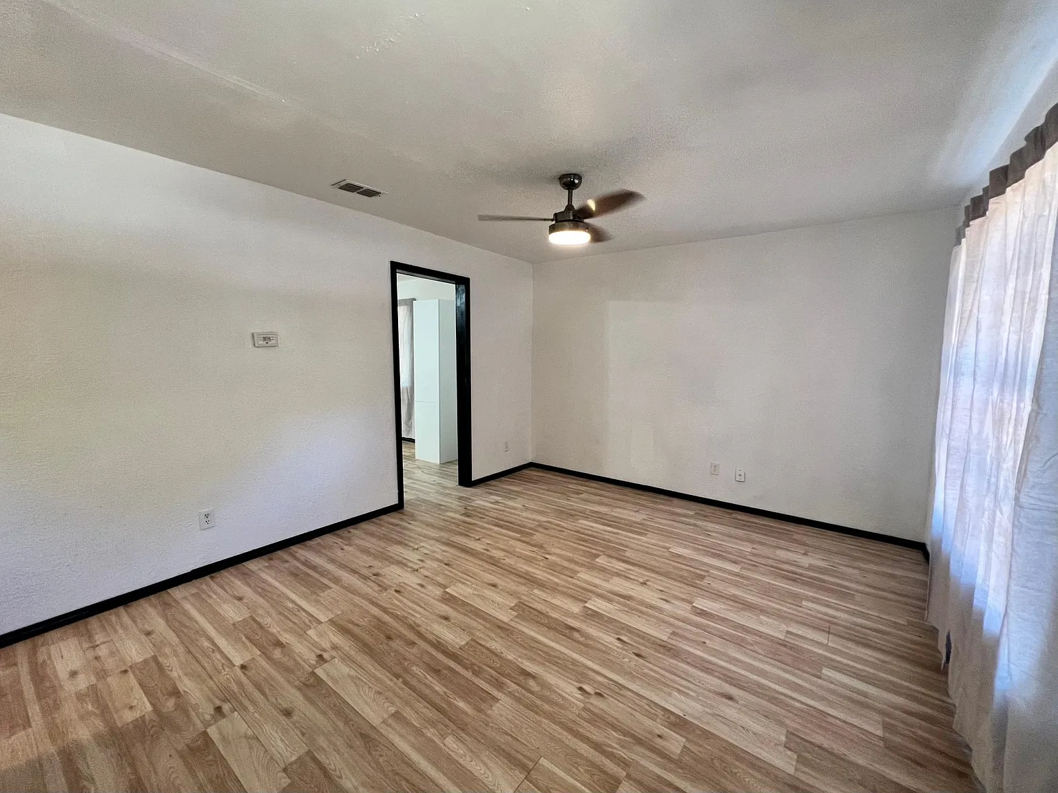 2 bed, 943 sqft, $1,450 — Photo 2