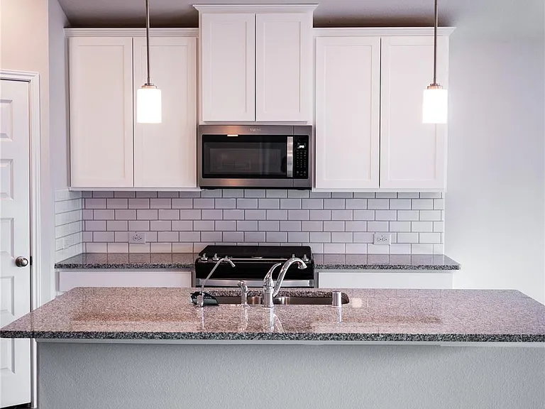 8015 Virginia Dr — Photo 4