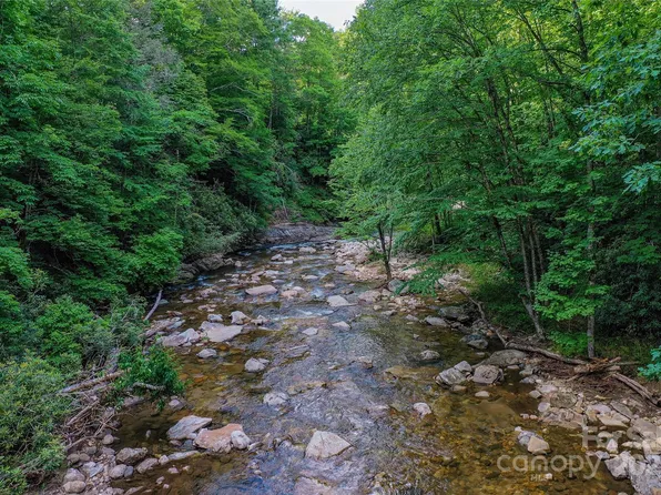 13 Hares Ear Ln, Tuckasegee, NC 28783