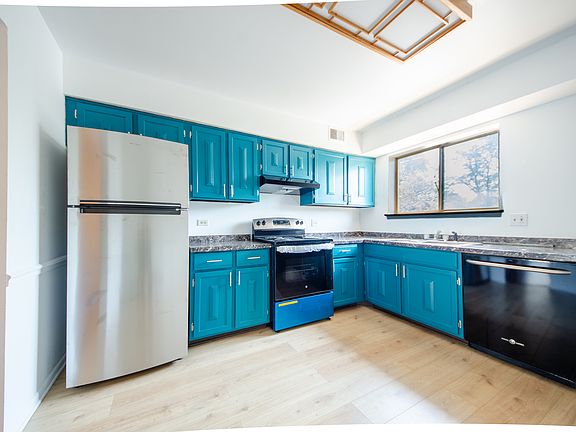 5th image of 916 S Plum Grove Rd APT 223