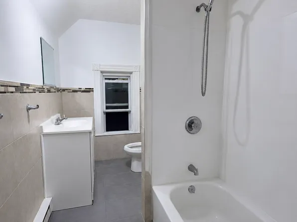 33 Greenbrier St Floor 3, Dorchester Center, MA 02124