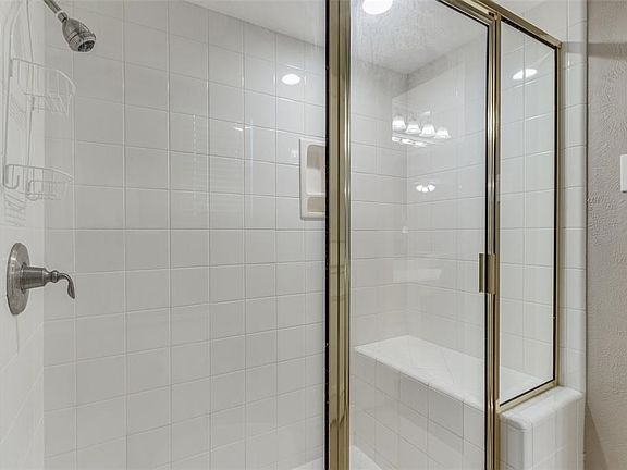 3rd image of 5825 Sandhurst Ln APT B