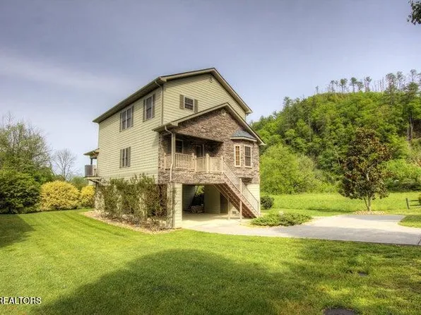 3116 Cherokee Valley Dr, Pigeon Forge, TN 37862