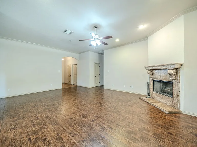 109 Chateau Dr — Photo 5