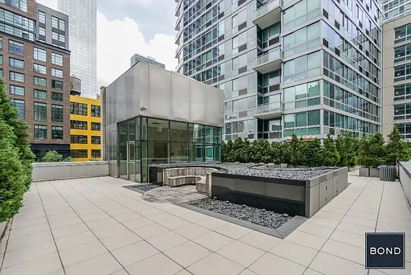 Rented by Bond New York | media 8