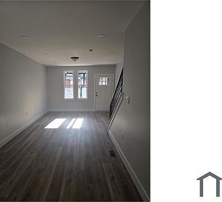 3rd image of 825 E Woodlawn St