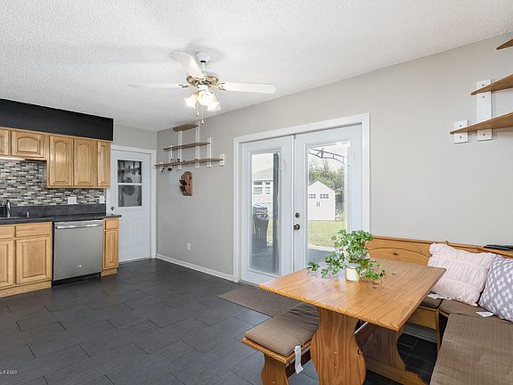 5th image of 1081 Hosbine St SE