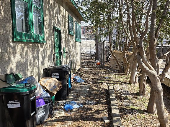 5th image of 85 Maple Ave