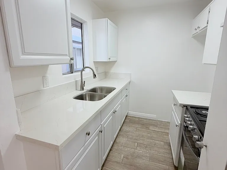 7100 Woodman Ave #109 — Photo 3