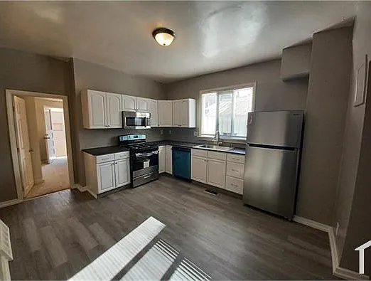 5 bed, 1574 sqft, $2,740 — Photo 3