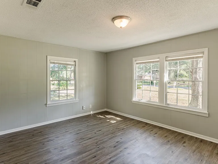 503 Armstrong Ave — Photo 11