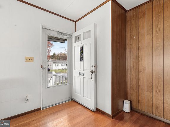 5th image of 532 S Law St