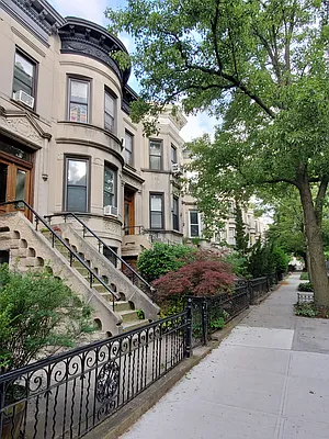 Rented by Amicourt LLC | media 21