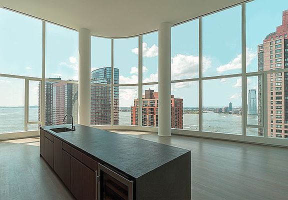 3rd image of 50 West St APT 22C