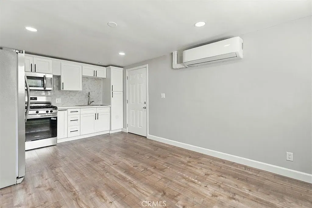 2 bed, 450 sqft, $2,850 — Photo 3
