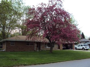 2 Sycamore Ln, Hobart, IN 46342