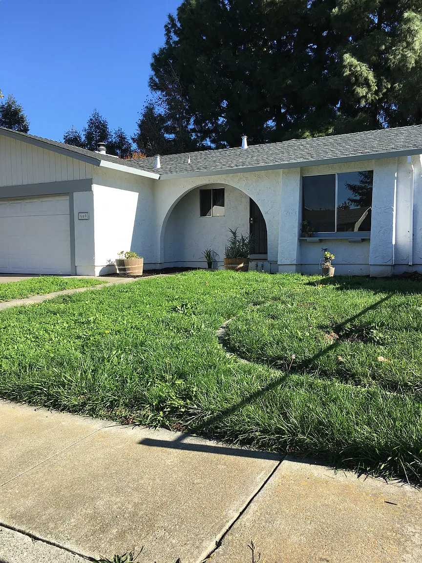 669 Hamilton Dr photo 1