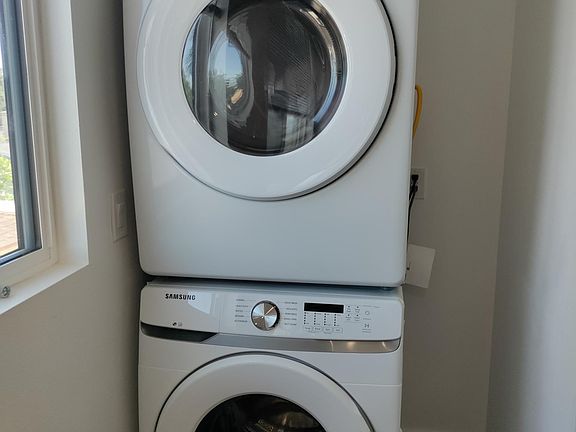 5th image of 1528 1/2 W 36th Pl