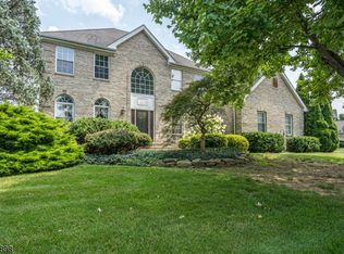 406 Daniel Dr, Stewartsville, NJ 08886