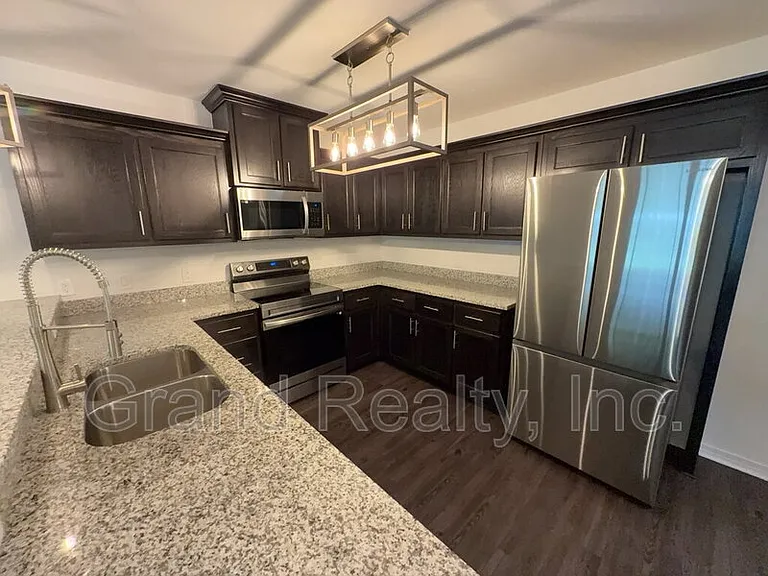 6217 Fox Run St — Photo 5
