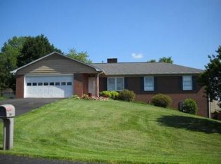 5512 Suttlemyre Ln, Hickory, NC 28601