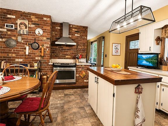 2nd image of 739 Melody Ln