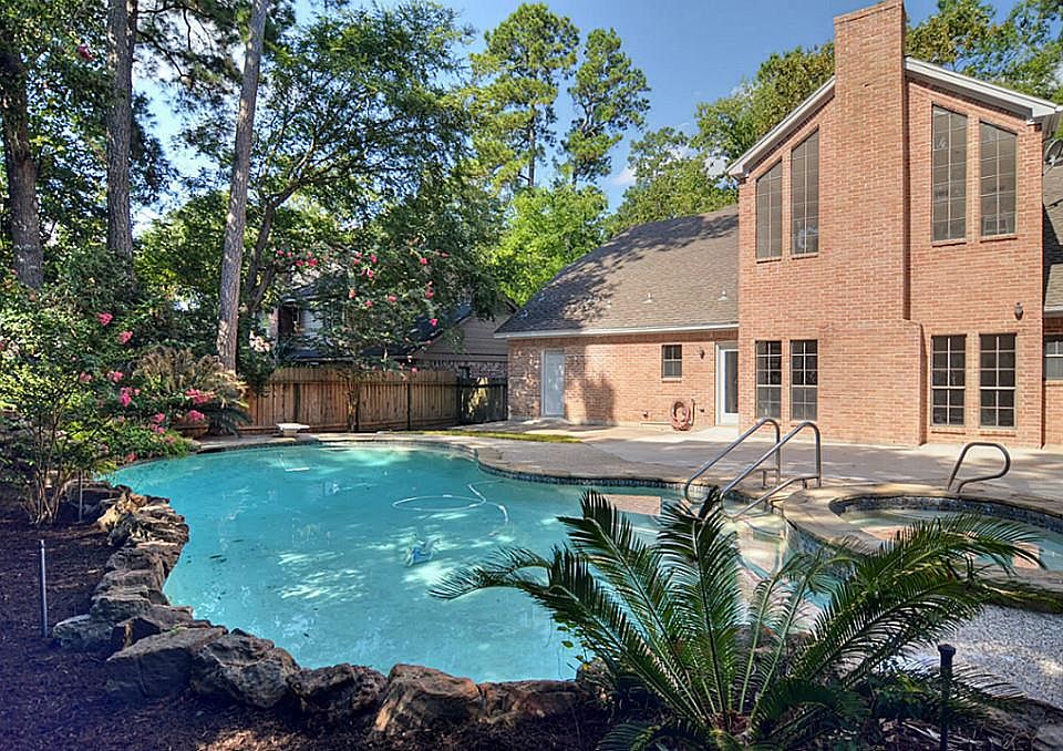 1st image of 2614 Woodland Ridge Dr