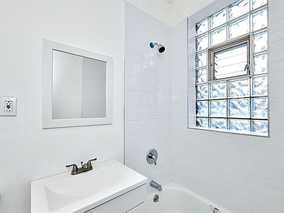 3rd image of 5457 S Everett Ave APT 2A