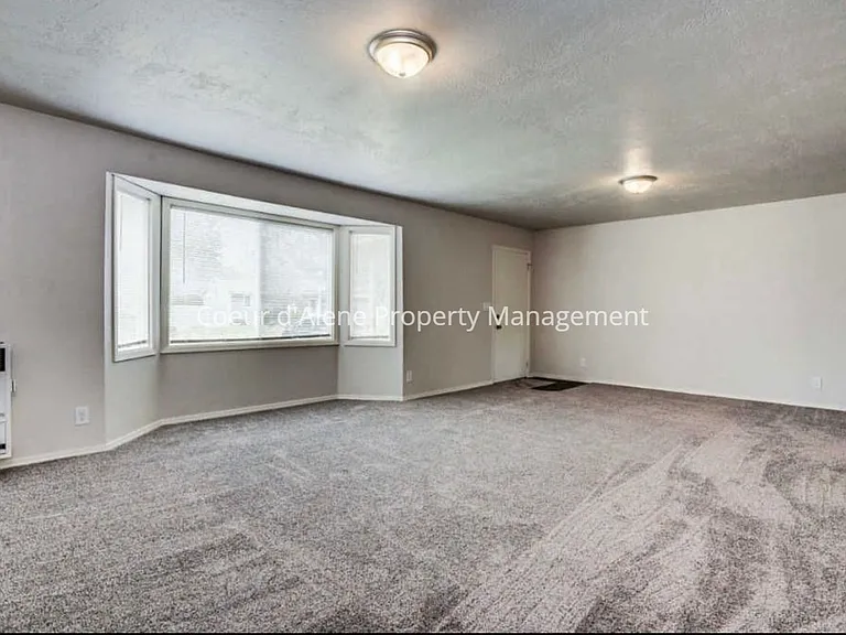10230 N Hillview Dr — Photo 6