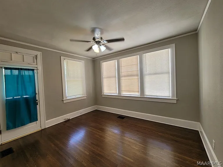 2243 Winona Ave — Photo 6