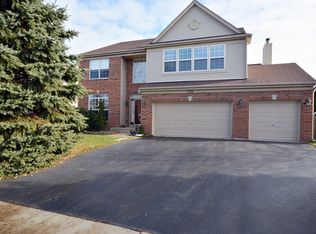 684 Meadowsedge Ln, Aurora, IL 60506