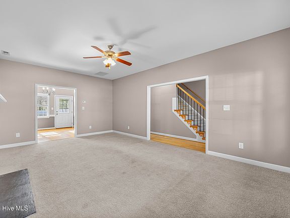 5th image of 211 Wedgefield Circle
