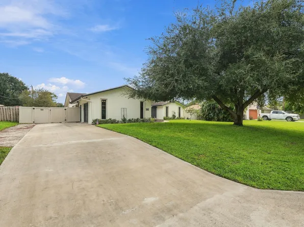 99 Cuyahoga Road, Lake Worth, FL 33467