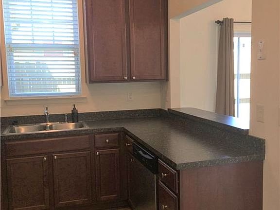 3rd image of 519 Hadleybrook Dr