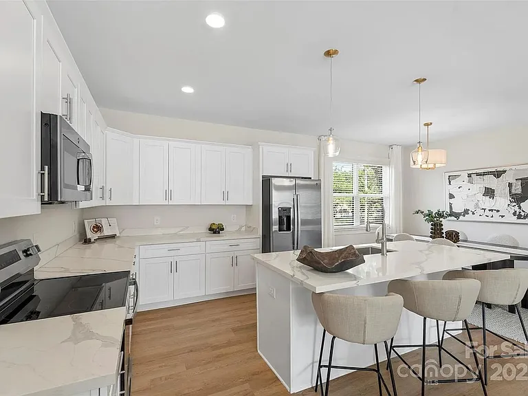 1104 Wonder Way — Photo 3