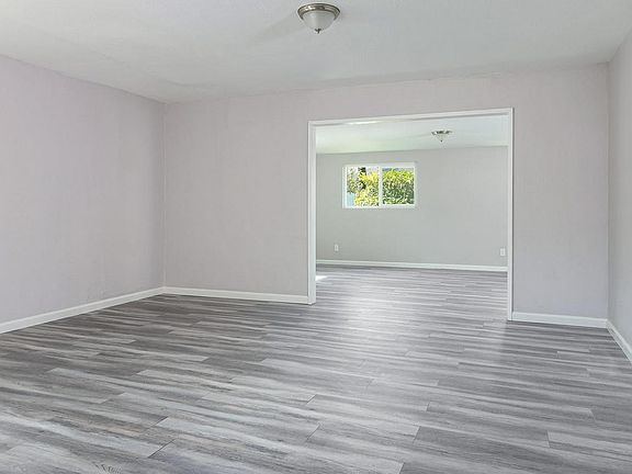 4th image of 5231 Norway Dr