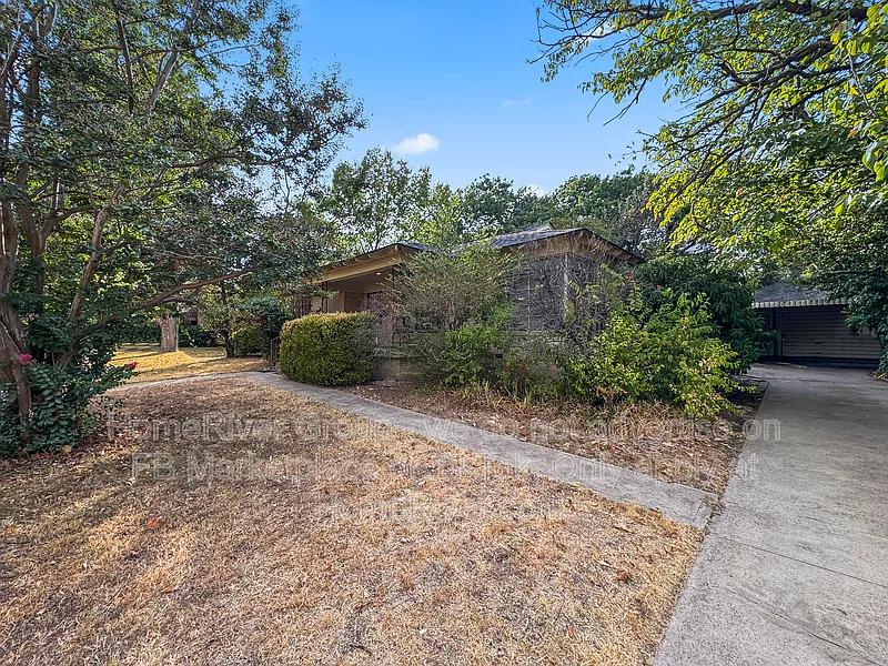 3 bed, 1.5 bath, 1438 sqft, $2,100 — Photo 2