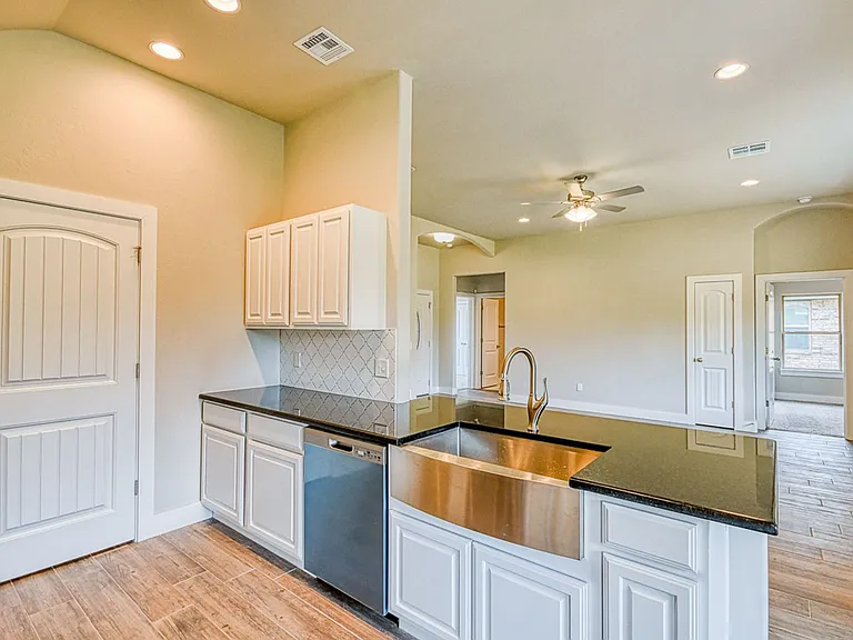 1016 E Jackrabbit Ln — Photo 13