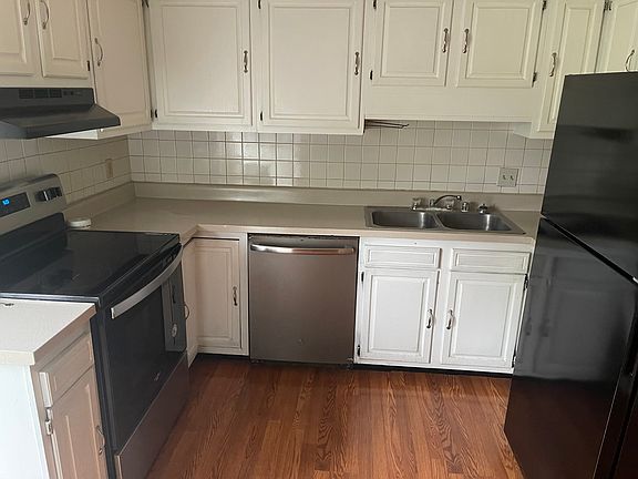 2nd image of 255 Meadowview Dr #1