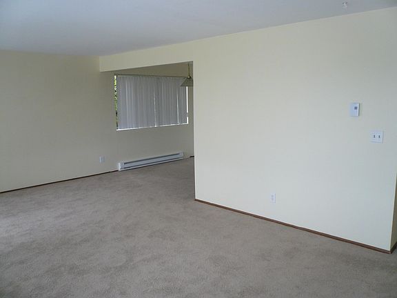 Living room veiw of the dining area