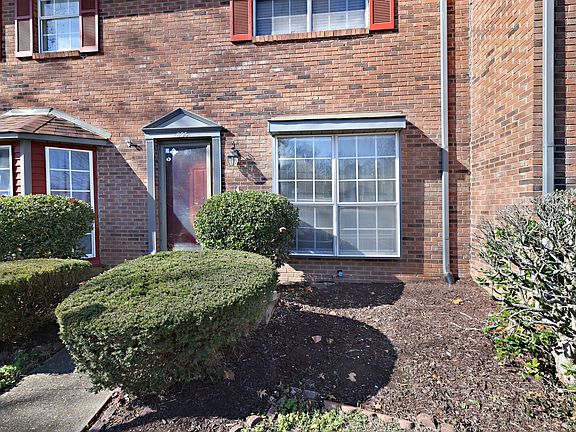 2nd image of 605 Hickory Glade Ct