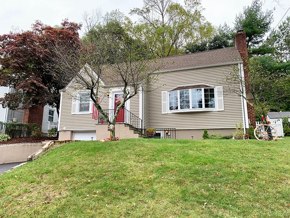 1st image of 10 Kensico Knoll Pl