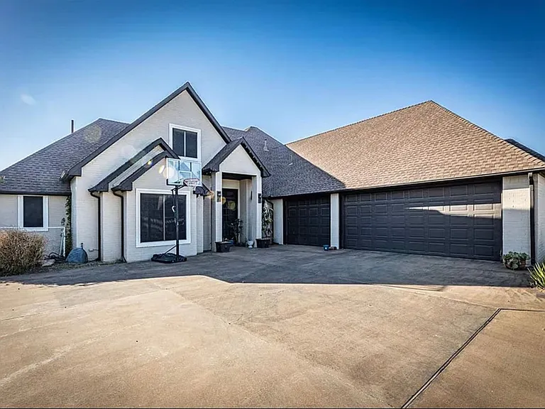 7623 Wyatt Lake Dr — Photo 1