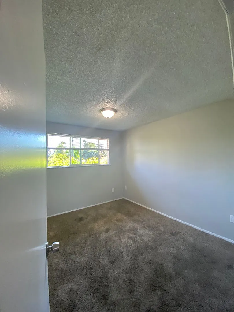 Meadow Creek Apartments — Photo 4