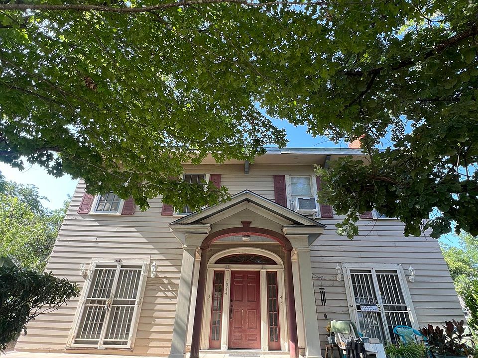 1st image of 1044 W Mistletoe Ave APT 1